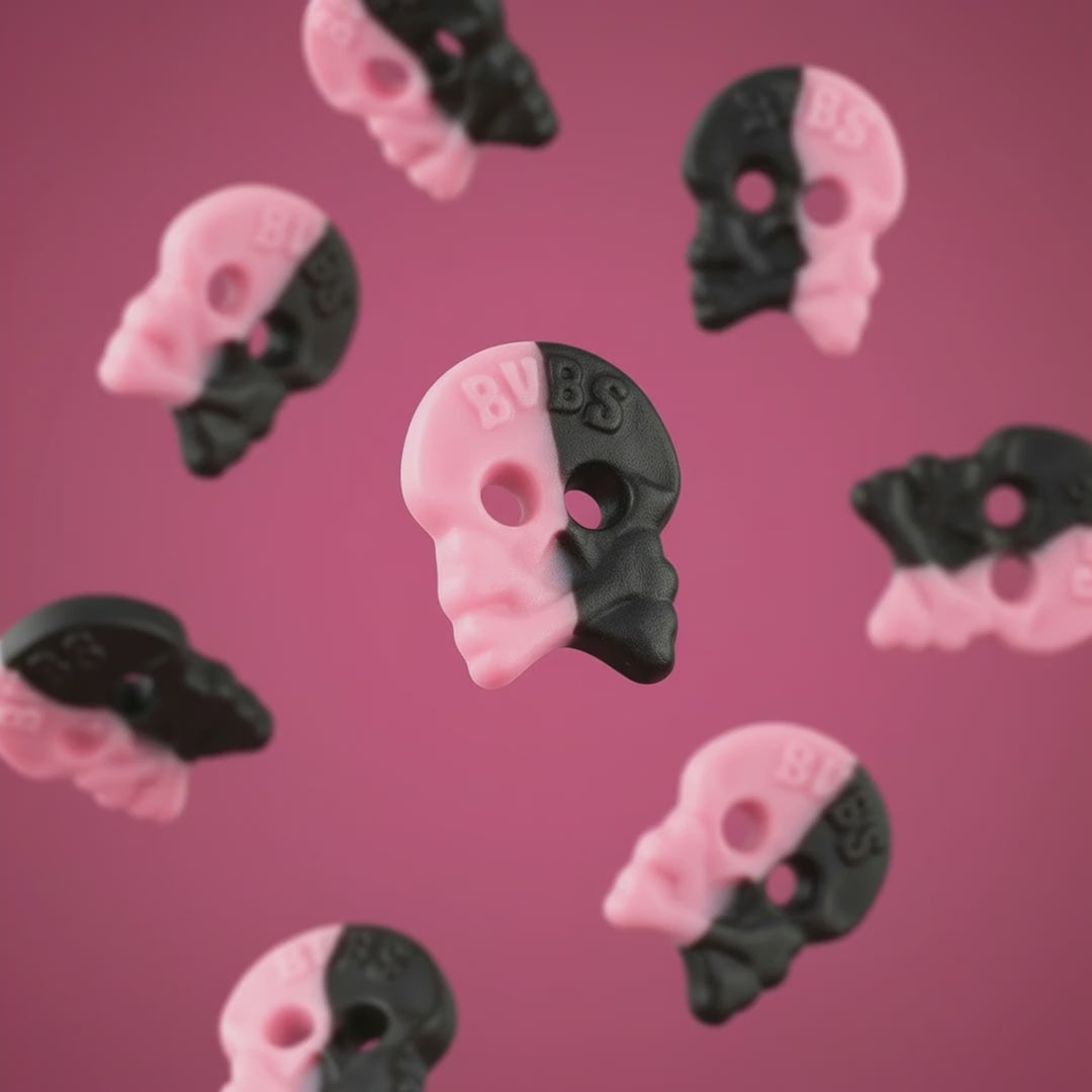 Charger la vidéo : Bubs Crânes Framboise/Réglisse (100g) - Bonbons Suédois